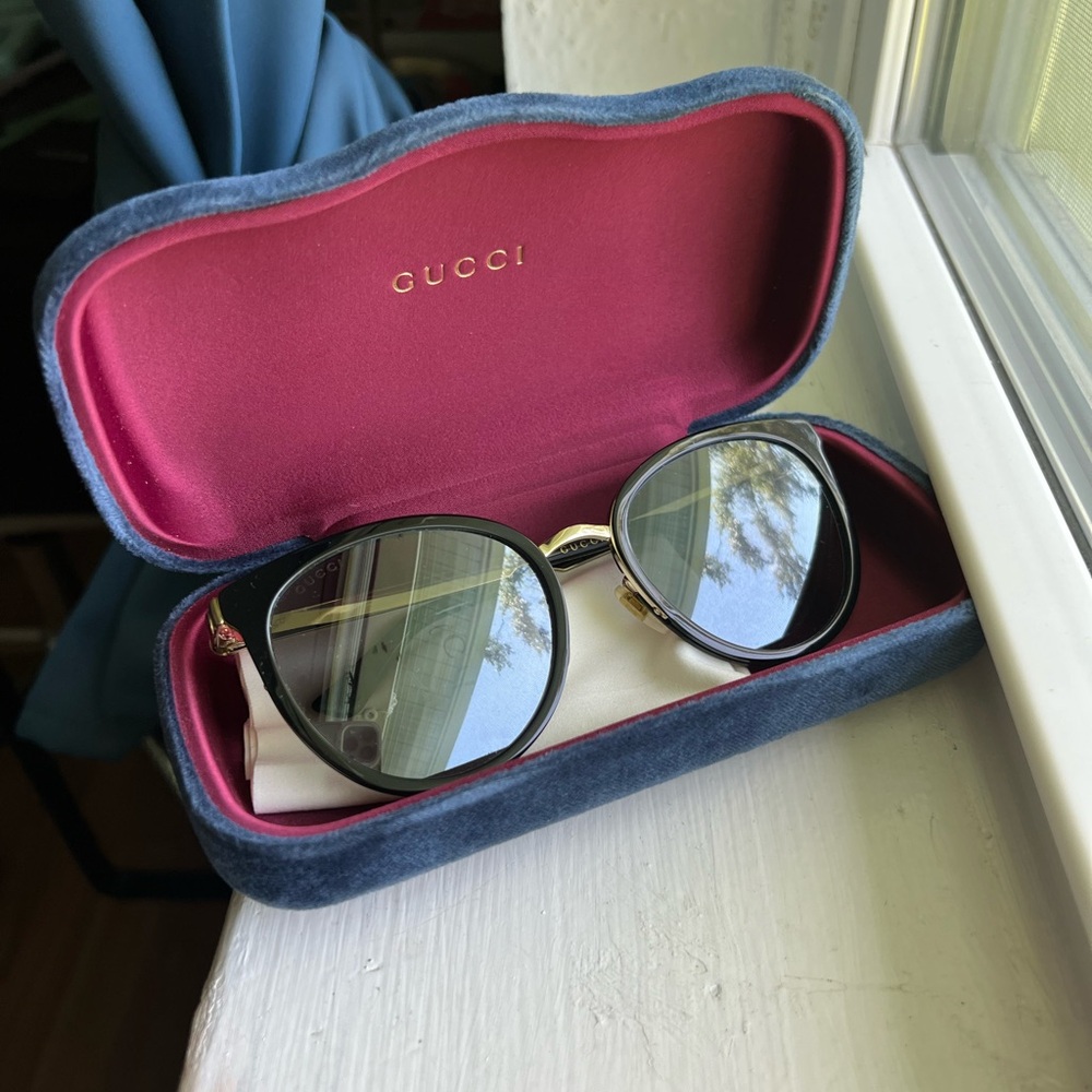Gucci Black Sunglasses with Dark Tinted Lenses